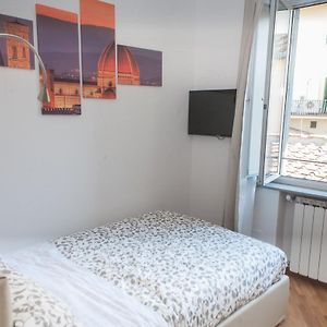 Camera piccola con letto king size